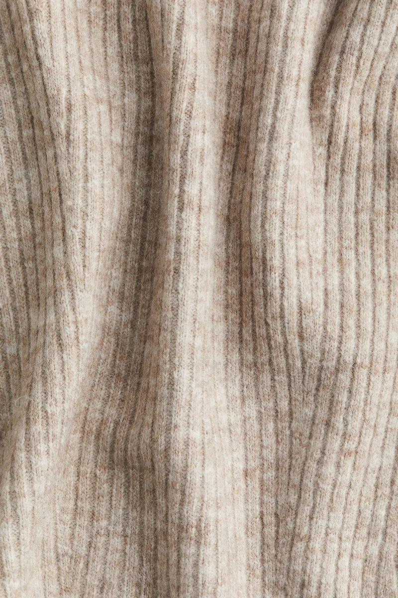 Off-the shoulder sweater - Image 19
